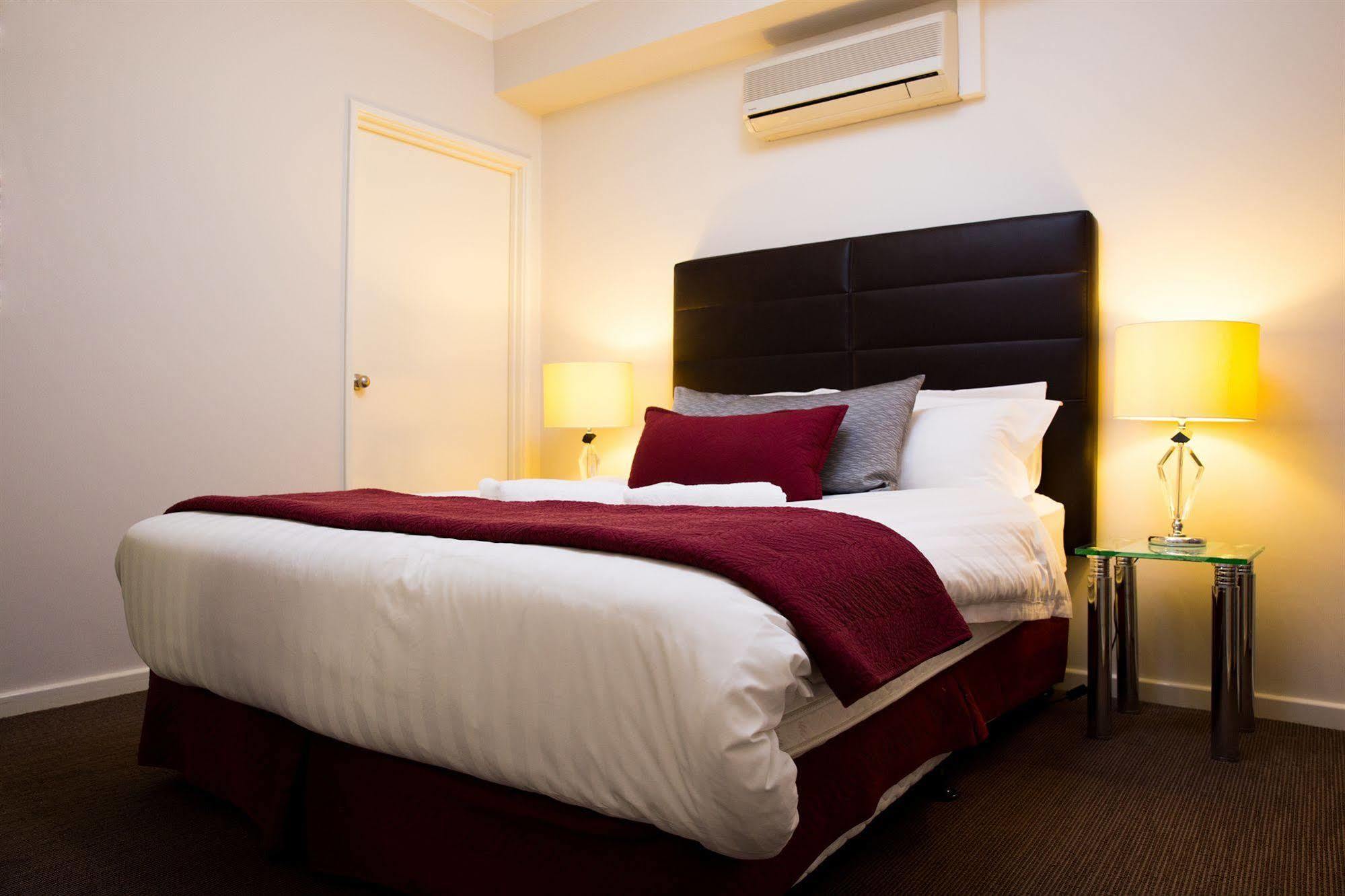 Regal Apartments Perth Esterno foto