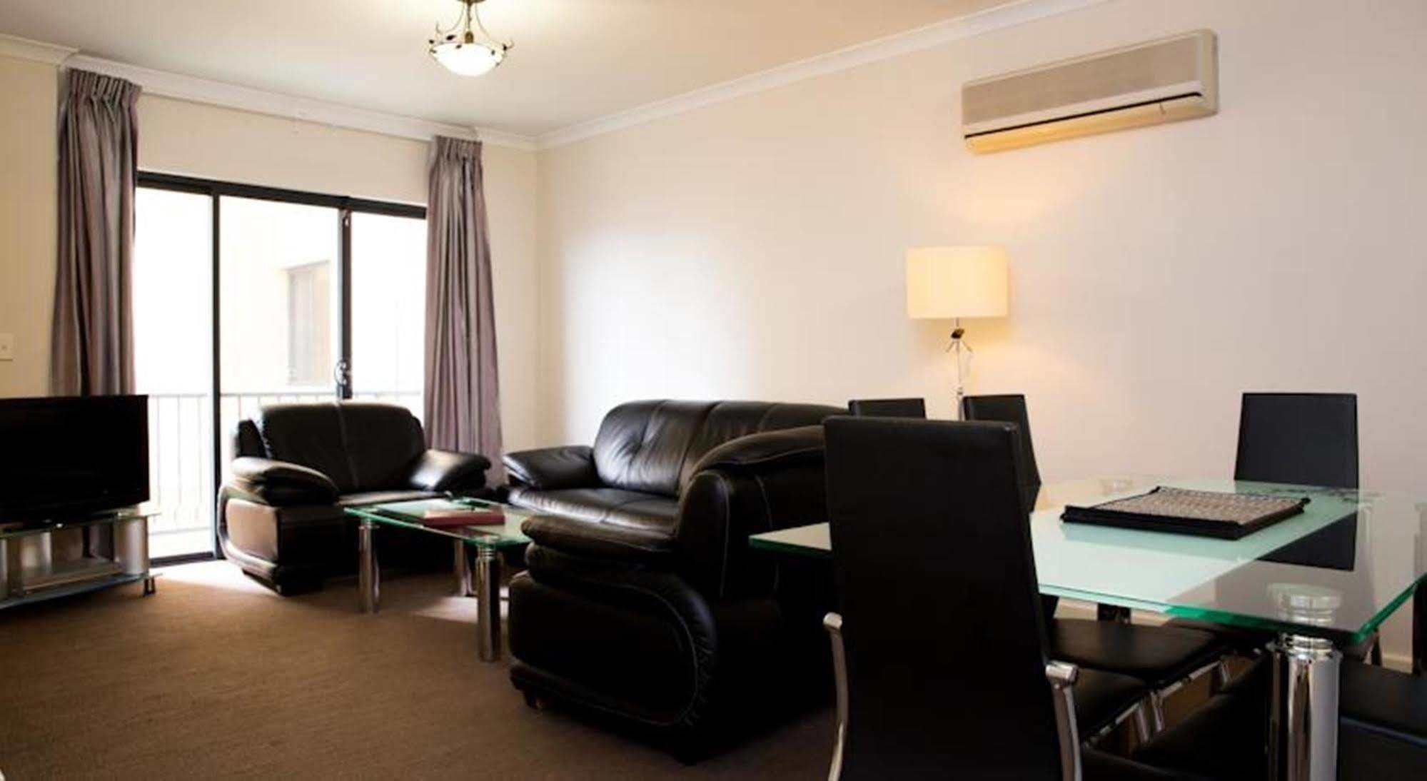 Regal Apartments Perth Esterno foto